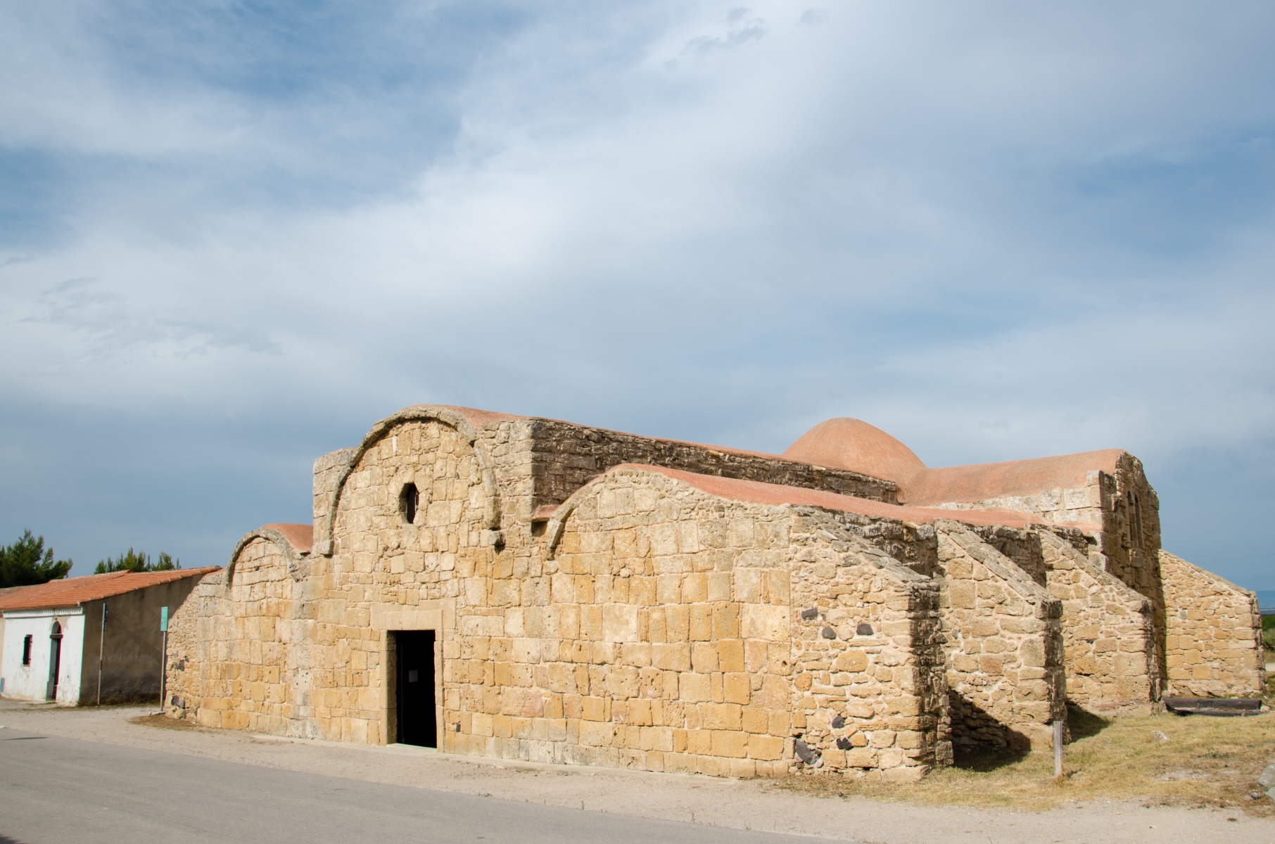 ssk_107864717_cabras_chiesa_s.giovanni_di_sinis_marmo_81_rsz